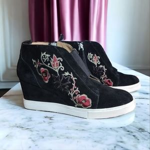 Linea Paolo Women's Black Floral Embroidered Wendge Sneakers Size 6.6